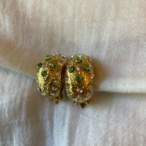 Gold Tone Vintage‎ Clip on Earrings with Green & Clear Rhinestones - Picture 4 of 7